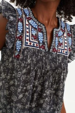 Black Everly Embroidery Flutter Sleeve Top -ULLAA Clothing Shop EMqe040yDZkS847irdsNbdIrIhTK2Znx 1