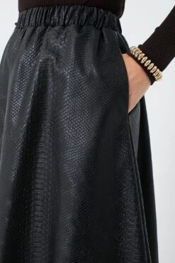 Black Vilma Vegan Leather Embossed Skirt -ULLAA Clothing Shop IEMmtQDjvCtUsYwJN9Iy1rXoO8wbTwJi 1