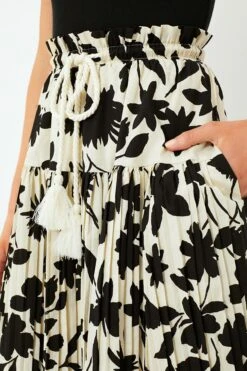 Exclusive Ivory Floral Midi Skirt -ULLAA Clothing Shop W1VVgphnOAYwN0Q4xVr2GMBhYZk8HDie 1