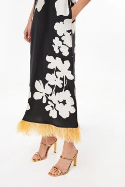 Winter Jasmine Swing Dress With Feathers -ULLAA Clothing Shop YBCgb0ouJtO3fWBi60SqJx1f31wU5gAM 1