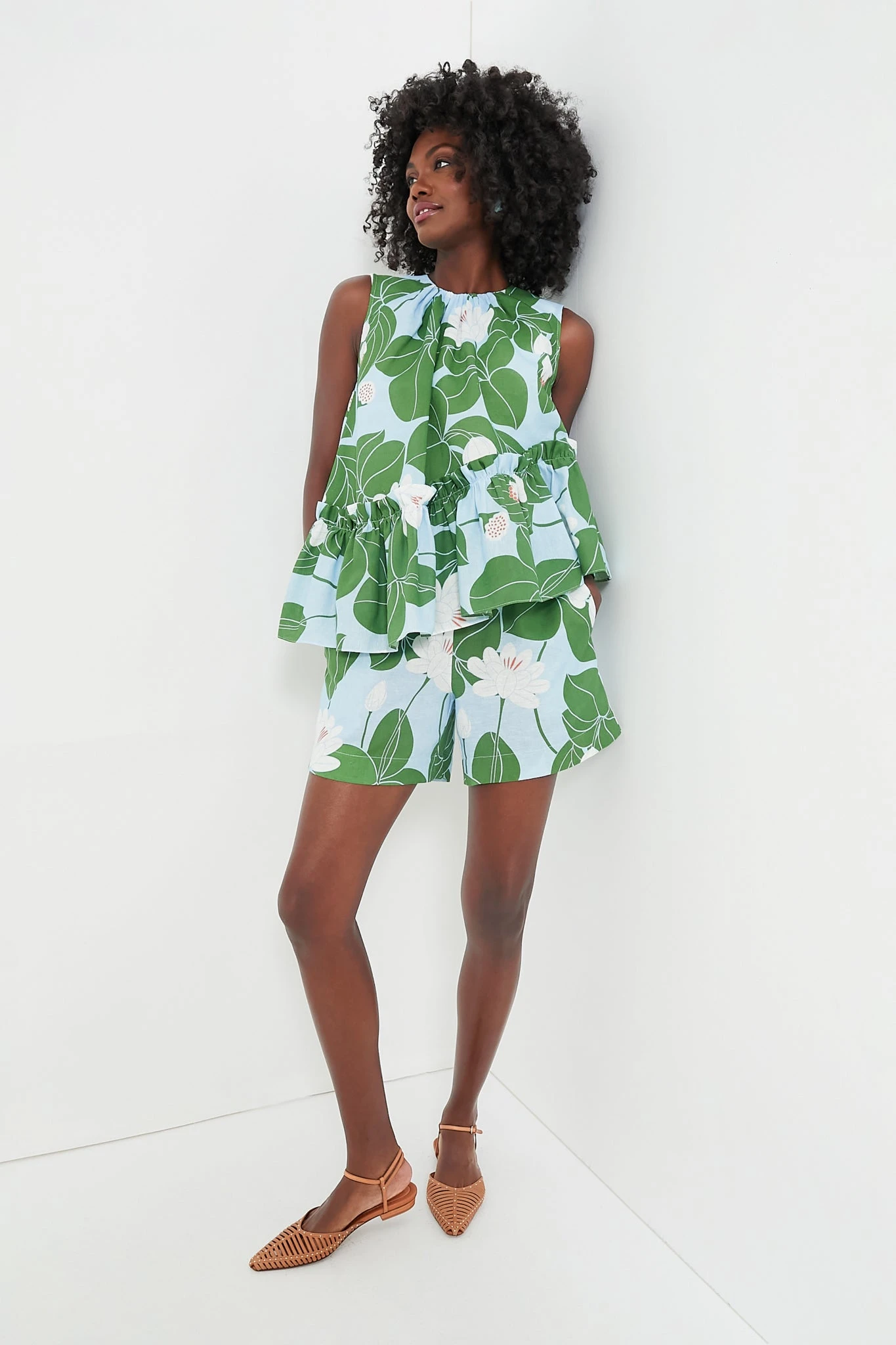 Green Waterlily Bizzy Linen Shorts 4 Green Waterlily Bizzy Linen Shorts - Image 2